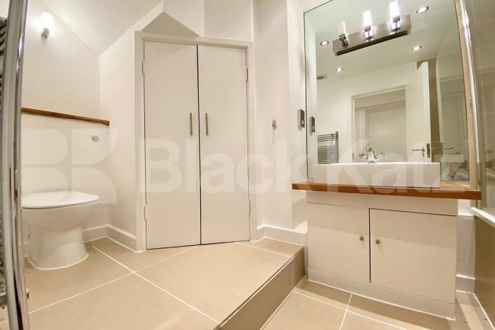  Spacious two bedroom two bathroom apartment on Chapel Market Chapel Market, Angel